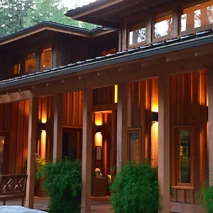 Shades Of Jade & 5* Roberts Creek